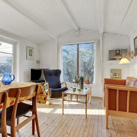 Beautiful In With 2 Bedrooms 2 *